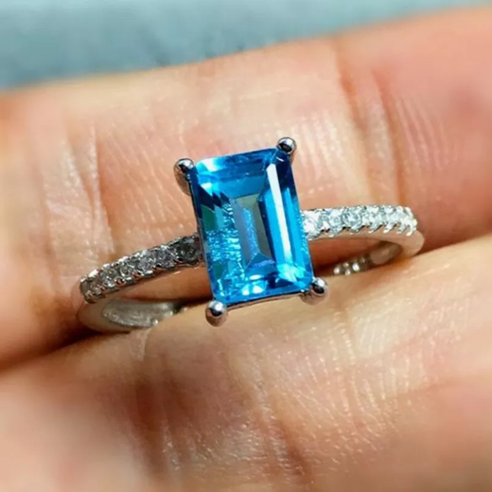 🌟Blue sapphire emerald cut ring